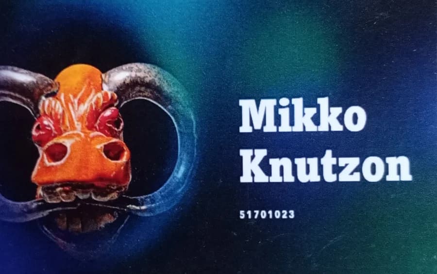 Uhyrlig og scary keramik af Mikko Knutzon