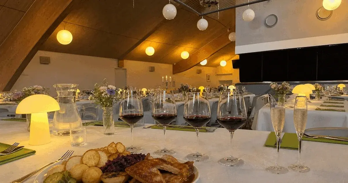 Mortensaften med vin og bobler hos Elmegaards Vin