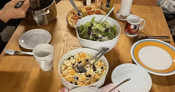 Fællesspisning og hyggesnak i Kulturkiosken