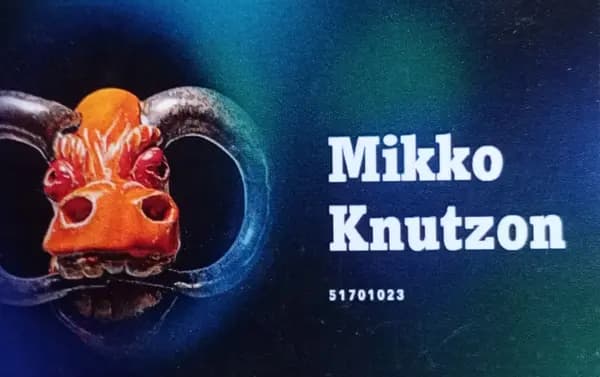 Uhyrlig og scary keramik af Mikko Knutzon